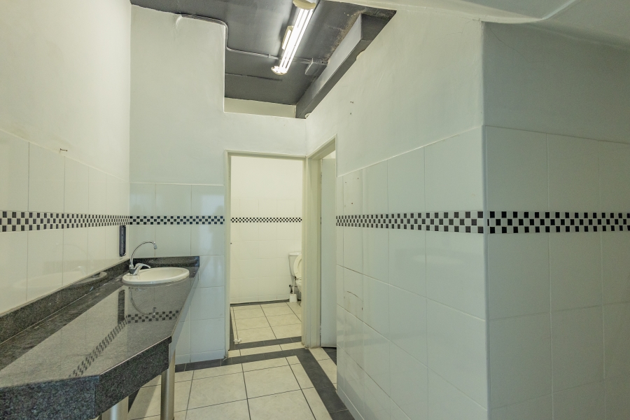 To Let commercial Property for Rent in Vredekloof Western Cape